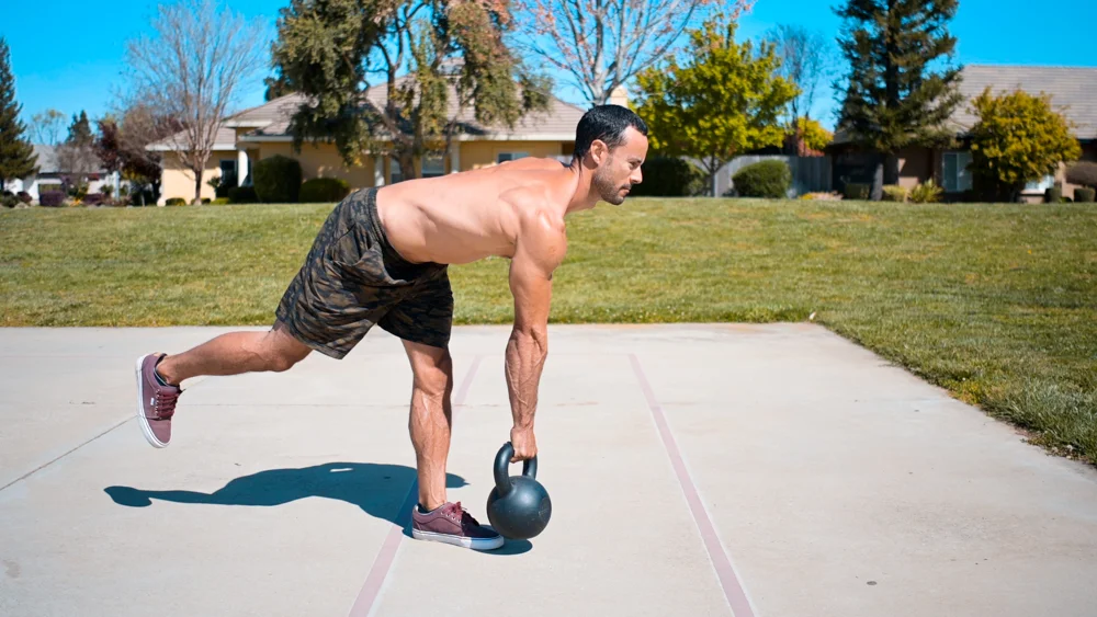 ددلیفت کتل‌بل (Kettlebell Deadlift)