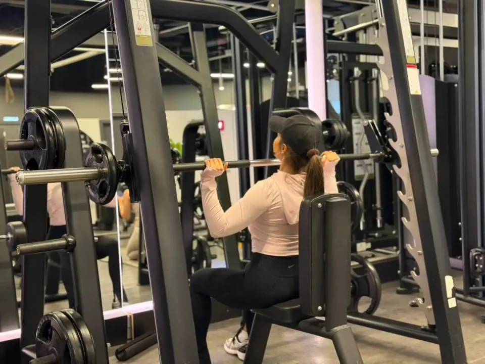 آموزش حرکت پرس سرشانه اسمیت