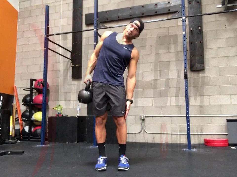 آموزش حرکت کرانچ از پهلو با دمبل - آموزش با فیلم و عکس