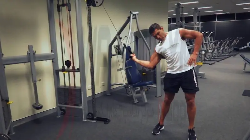 عضلات درگیر در حرکت کرانچ از بغل سیم کش