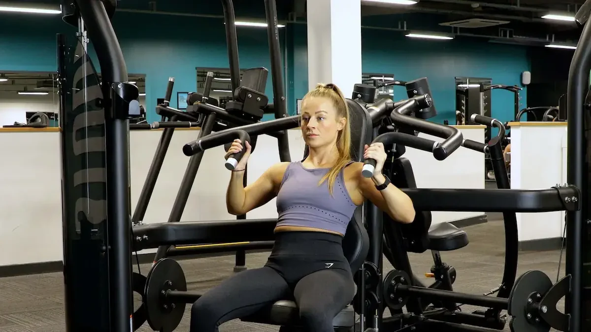 آموزش حرکت پرس سرشانه دستگاه موازی