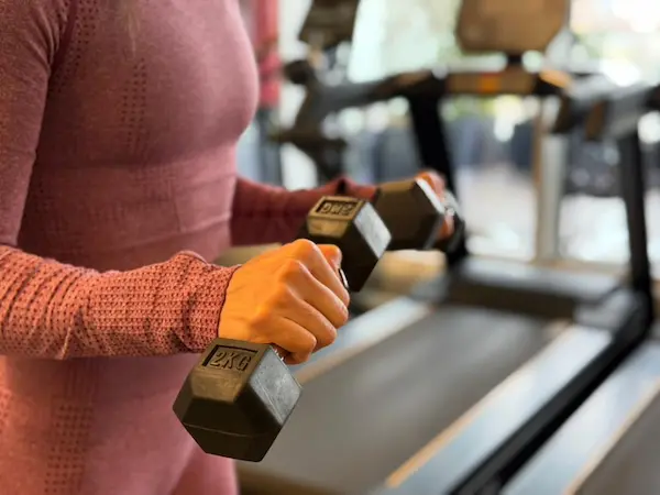 آموزش حرکت ساعد دمبل 1