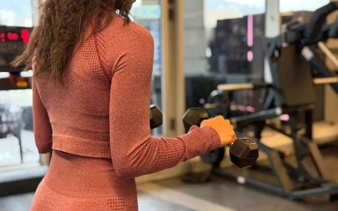 آموزش حرکت ساعد دمبل