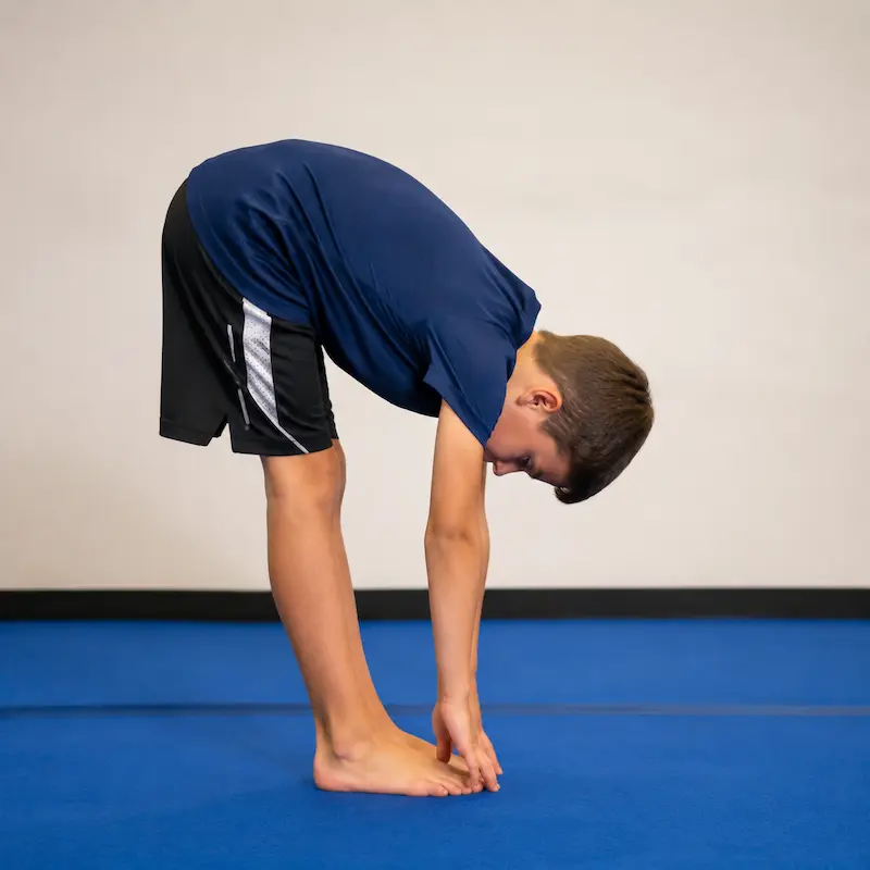 حرکت لمس انگشتان پا (Toe Touch Stretch) برای کودکان