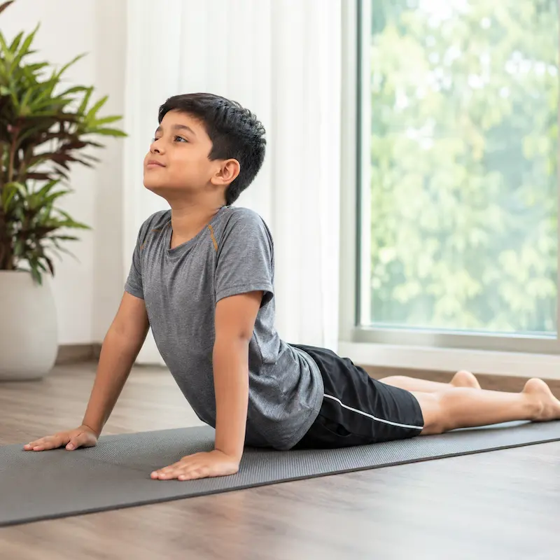 حرکت کشش کبری (Cobra Stretch) برای کودک